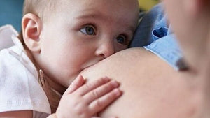 Bebek Nasıl Emzirilmelidir? Doğru Emzirme Teknikleri ve Pozisyonları